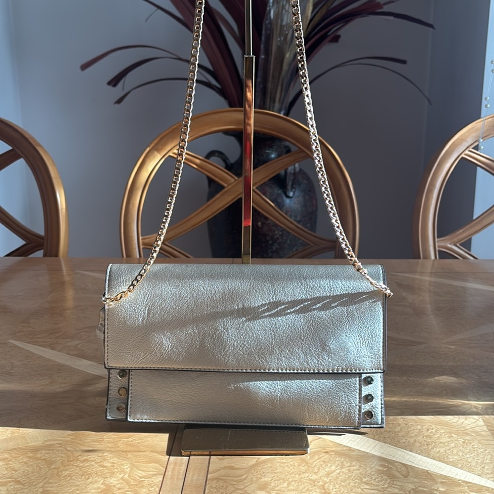 NWOT Unbranded Elegant Gold metallic Clutch/Crossbody Bag